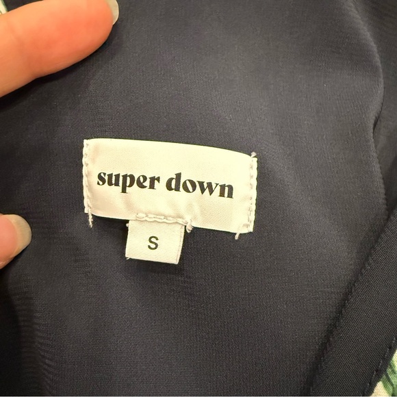 Super Down Penelope Palm Front Wrap Romper Navy Tropical Floral Small Revolve - Picture 9 of 10